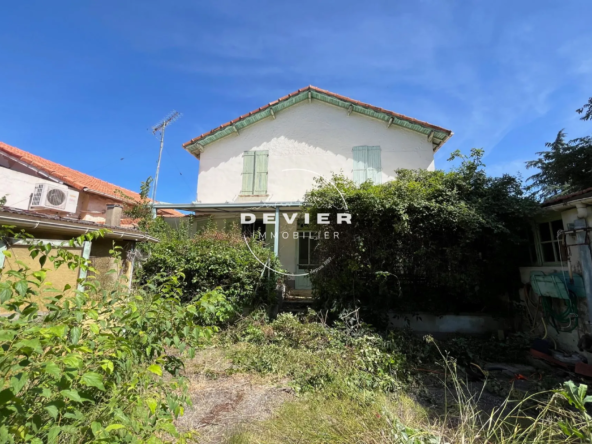Maison de ville à vendre à Nîmes — 66 m² à rénover avec terrain de 409 m²