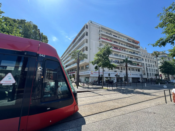 Studio à Nice Ouest avec terrasse de 22 m² à rénové – Opportunité d'investissement
