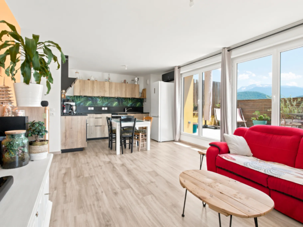 Appartement T3 avec terrasse panoramique à Echirolles – Vue montagne, garage, construction récente