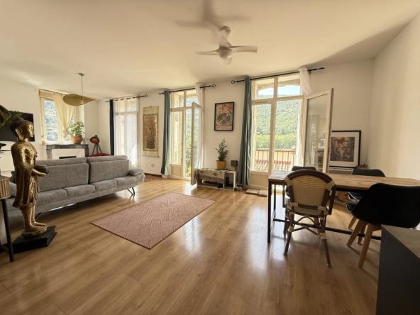 Appartement F3 avec vue panoramique, charme ancien, dernier étage à Amélie-les-Bains