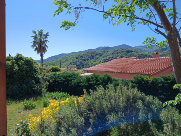 Villa 4 faces plain-pied avec jardin et terrasses à Reynès