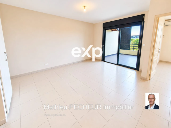 Séjour A vendre appartement T2 à Bellepierre, Saint-Denis, proche CHU avec varangue et parking