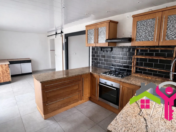 Maison semi-mitoyenne avec garage à Denain proche Turgot