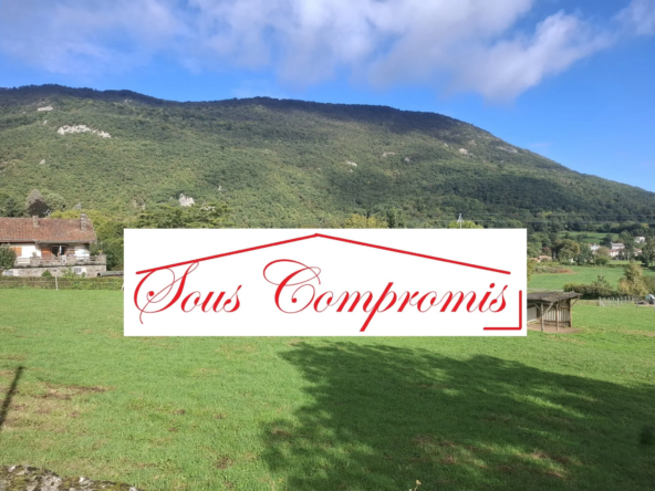 Terrain constructible à Siradan avec vue imprenable sur les montagnes