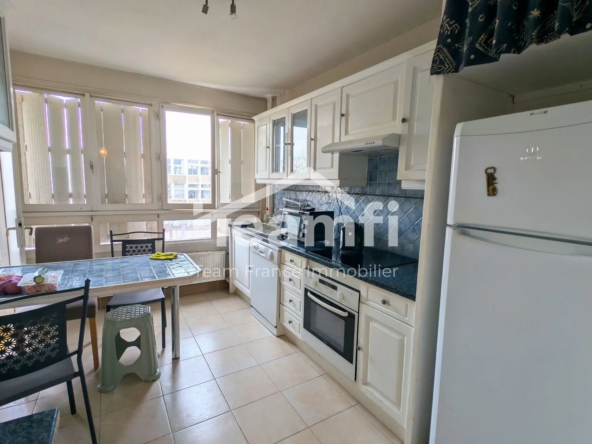 À vendre appartement T4 de 79,85 m² à Orléans avec balcon et ascenseur