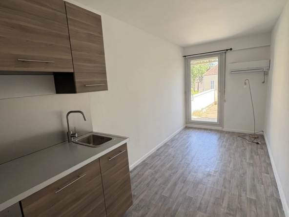 Appartement T2 avec terrasse à vendre à Avon, secteur recherché