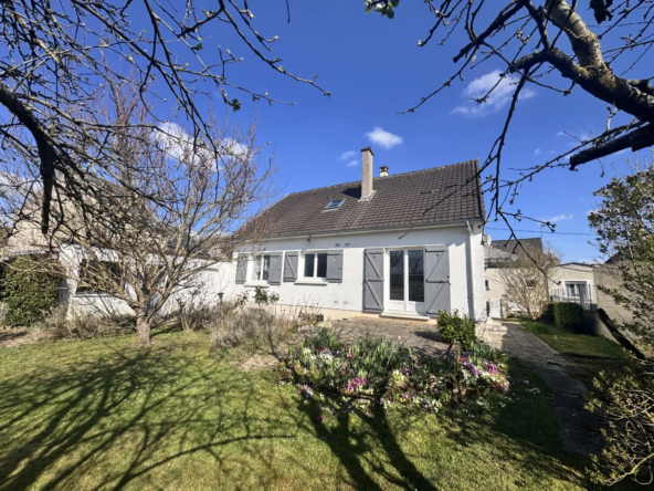 Maison de campagne à Soissons avec 4 chambres et grand terrain, environnement paisible