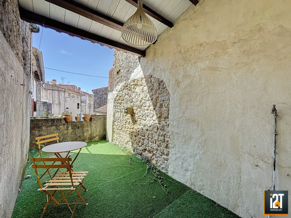 Maison de village à vendre à Saint-Chaptes, charme historique et espace authentique