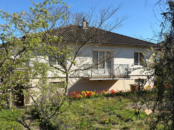 Maison familiale à vendre à Bar-sur-Aube avec jardin et potentiel rénovable