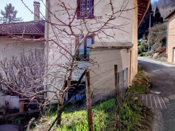 Maison à rénover de 104 m² à Marchampt, village viticole dans la région Rhône-Alpes