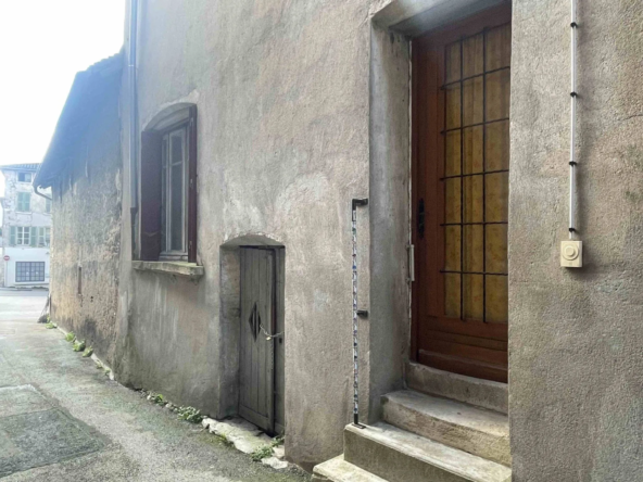 Maison de ville à rénover à Tournus - 76 m², cave et combles aménageables