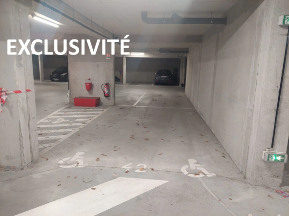 Place de stationnement PMR récente à TOURS, faible coût et accès direct