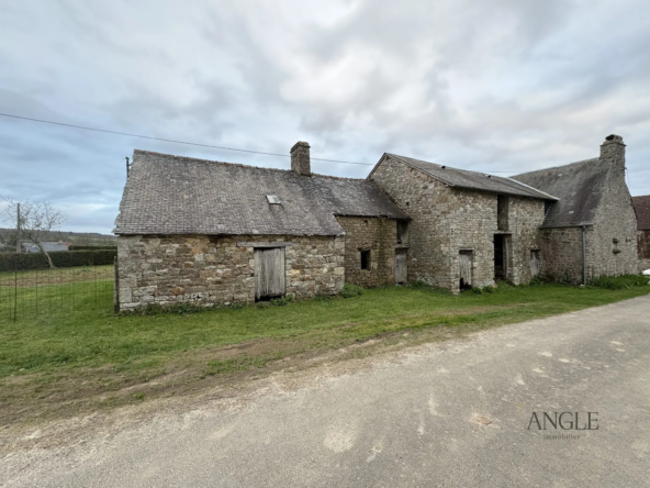 Maison de village à rénover avec dépendances et jardin à Saint-Calais-du-Désert
