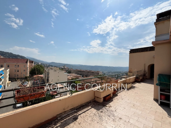 Appartement à vendre à Grasse - 2 ou 3 pièces, terrasse et vue panoramique
