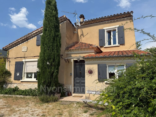 Villa à vendre à Nyons avec jardin et terrasse, proche commerces