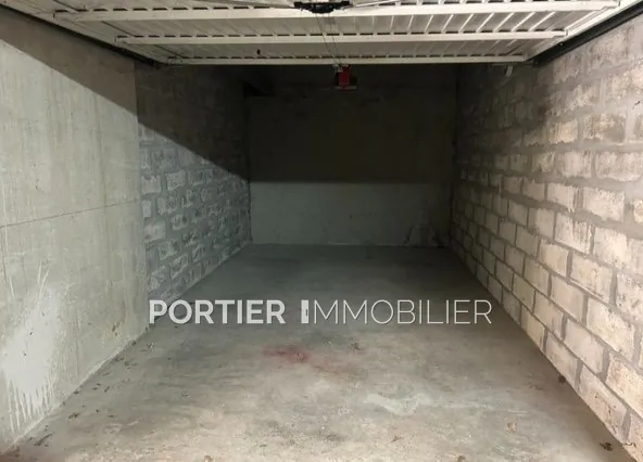 Garage sécurisé à vendre à Antibes dans le quartier St Jean
