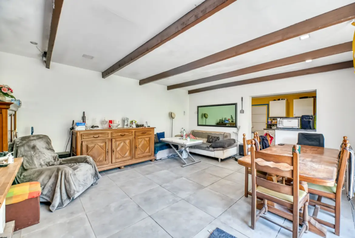 Maison individuelle de 81 m² à Roussillon-sur-Tinée avec terrain, vue et annexes 