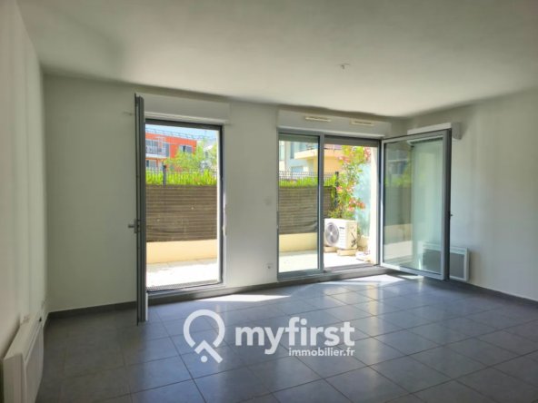 Appartement T3 lumineux à Toulon La Loubière avec terrasse et parking en vente