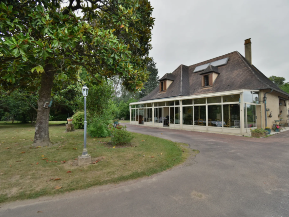 Maison de 255 m² à Prigonrieux avec véranda, garage, terrain clos de 4200 m²