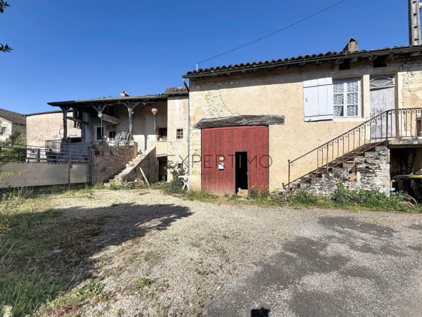 Ensemble immobilier en pierre avec dépendances et terrain constructible à Ozenay
