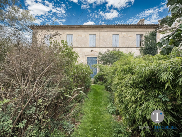 Maison ancienne à rénover avec grand jardin à Saint-Seurin-de-Cadourne
