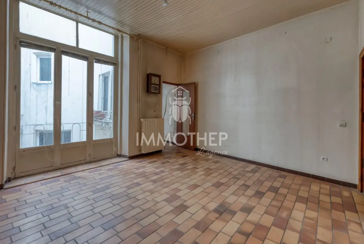 Appartement T2 à rénover de 67 m² à Grenoble en centre-ville 