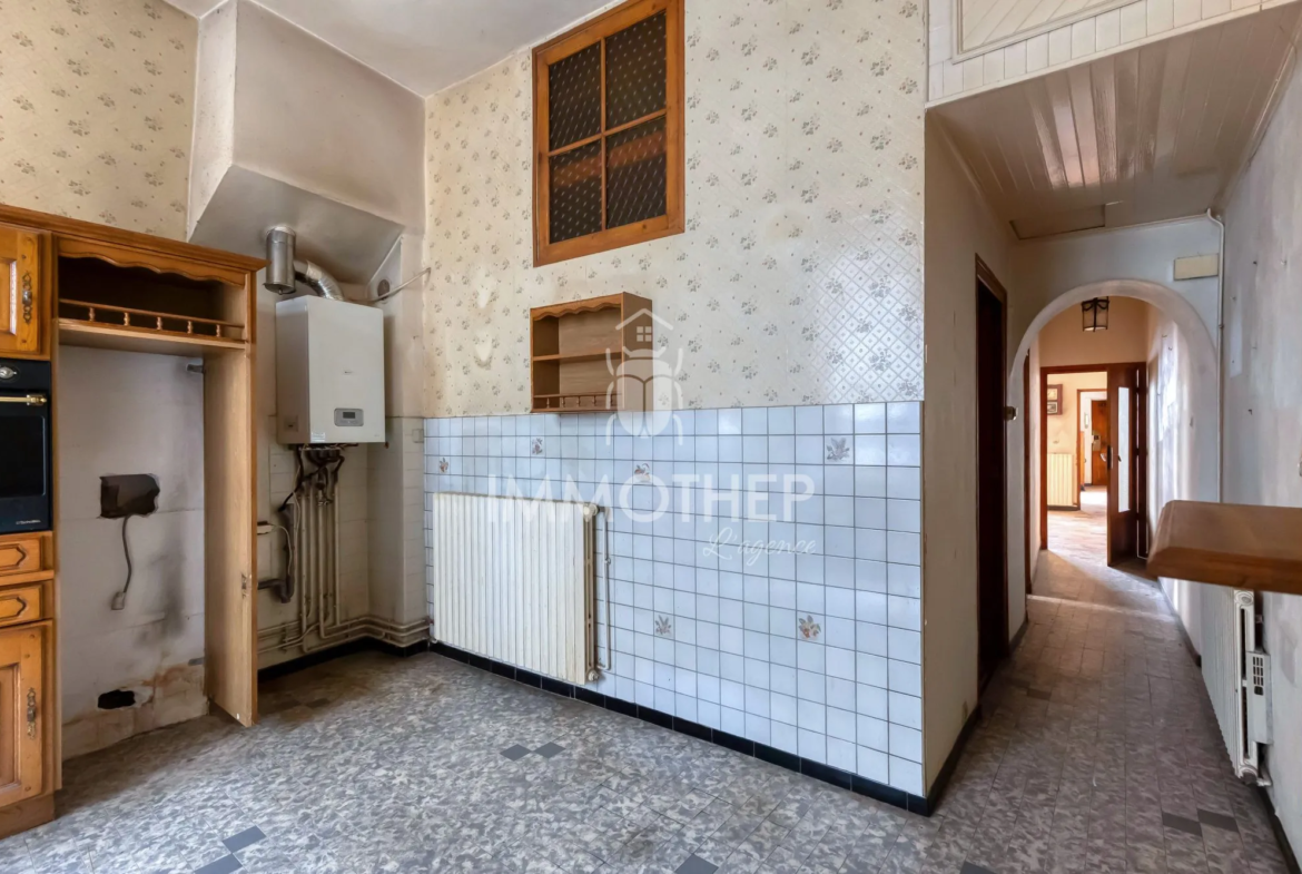 Appartement T2 à rénover de 67 m² à Grenoble en centre-ville 