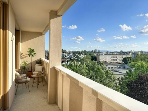 Appartement T3 rénové avec vue panoramique à Villeurbanne