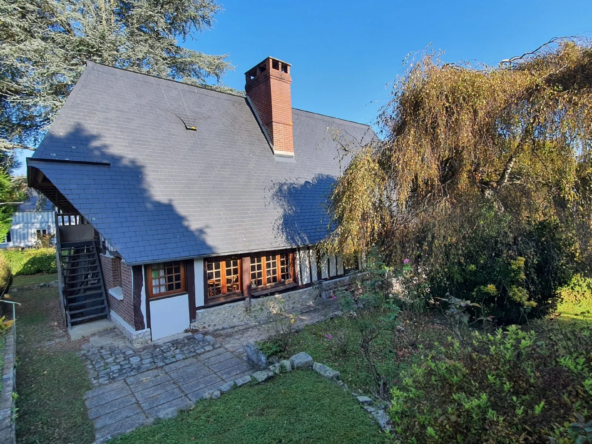 Charme et authenticité : maison du XVIIIe siécle avec atelier à Cany-Barville