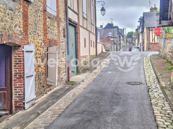 Maison à vendre à Orbec, charmante maison en pierre avec jardin et potentiel de rénovation
