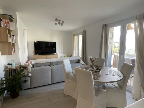Bel appartement de 50 m² avec balcon, cave et parking à Marseille
