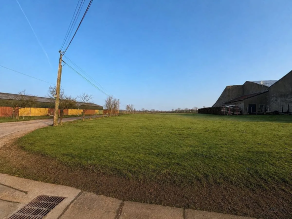 Terrain constructible de 626 m² à Guirlange, proche de Metz