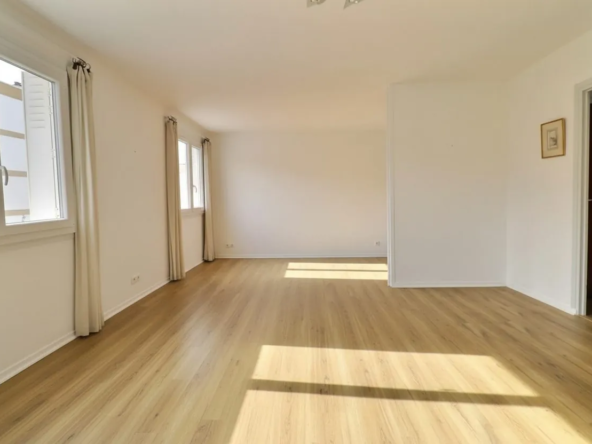 Appartement traversant de 84,34 m² à Clermont-Ferrand Saint Alyre avec cave et stationnement