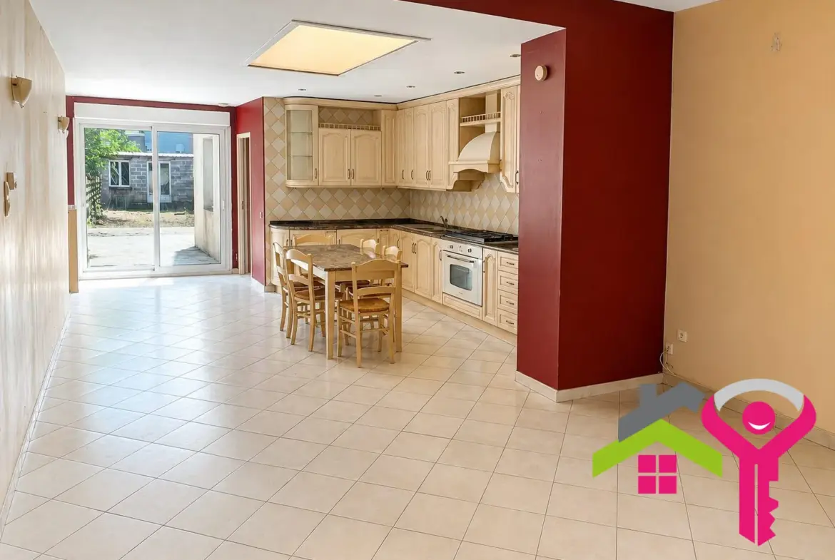 Maison de ville 4 chambres avec jardin à Denain – Potentiel à exploiter 