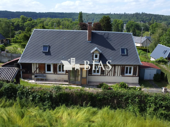 Maison normande de 71 m² à Serquigny avec cheminée et jardin