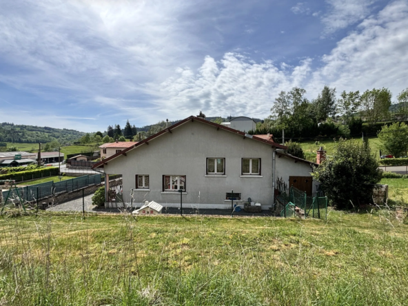 Maison à rénover avec grand terrain et dépendances à Deux-Grosnes