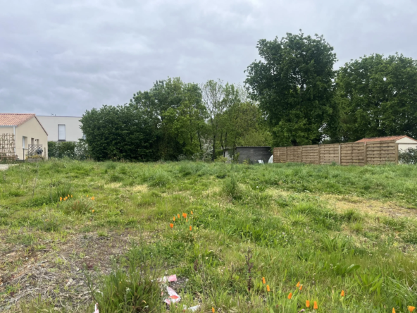 Terrain à bâtir de 697 m² à Saint Lumine de Coutais – Opportunité d'investissement