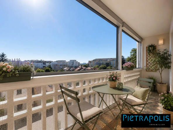 Appartement traversant à Villeurbanne avec potentiel d'extension, proche La Doua