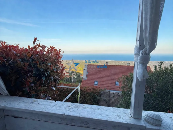 Maison de village avec vue mer à Cervione, studio indépendant, jardins et authenticité