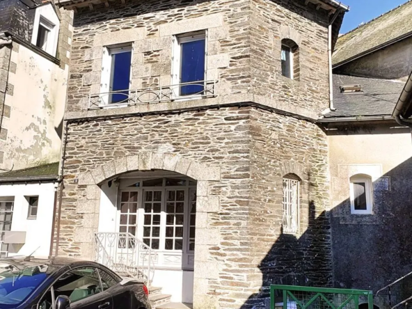 Maison de village à rénover à Guerlédan, proche du lac et commodités