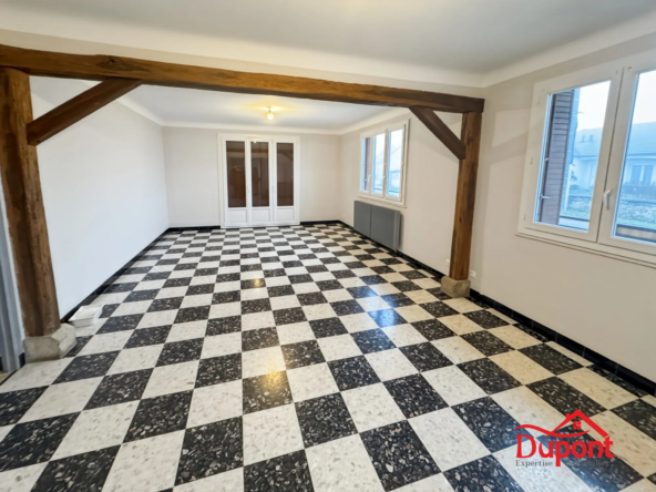 Maison individuelle semi plain-pied avec grand terrain et dépendances à Provins