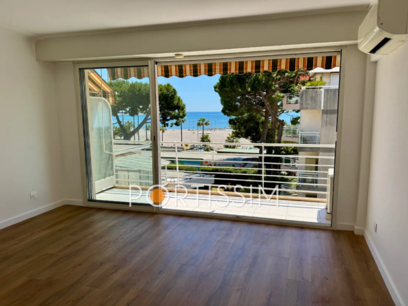 Studio à Saint-Laurent-du-Var avec vue mer, terrasse et cave