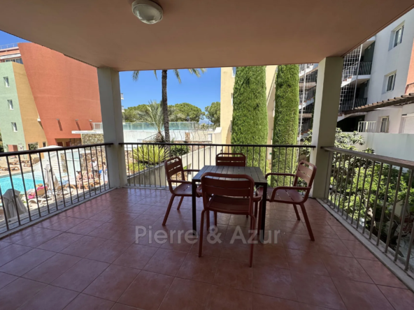 Investissez dans un appartement 2 pièces meublé à Antibes avec parking et piscine