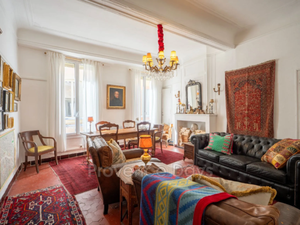 Charmante maison de ville du XVIIIe siècle à Apt avec terrasse et vue panoramique