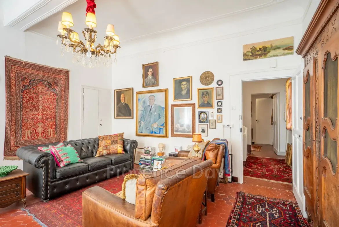 Charmante maison de ville du XVIIIe siècle à Apt avec terrasse et vue panoramique 