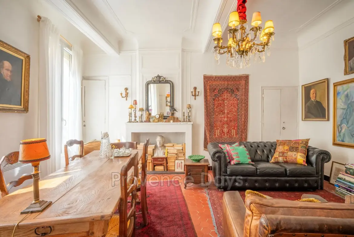 Charmante maison de ville du XVIIIe siècle à Apt avec terrasse et vue panoramique 