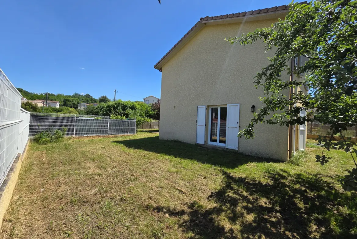 Maison 90 m² avec 3 chambres à Roussillon, garage et terrain clos 