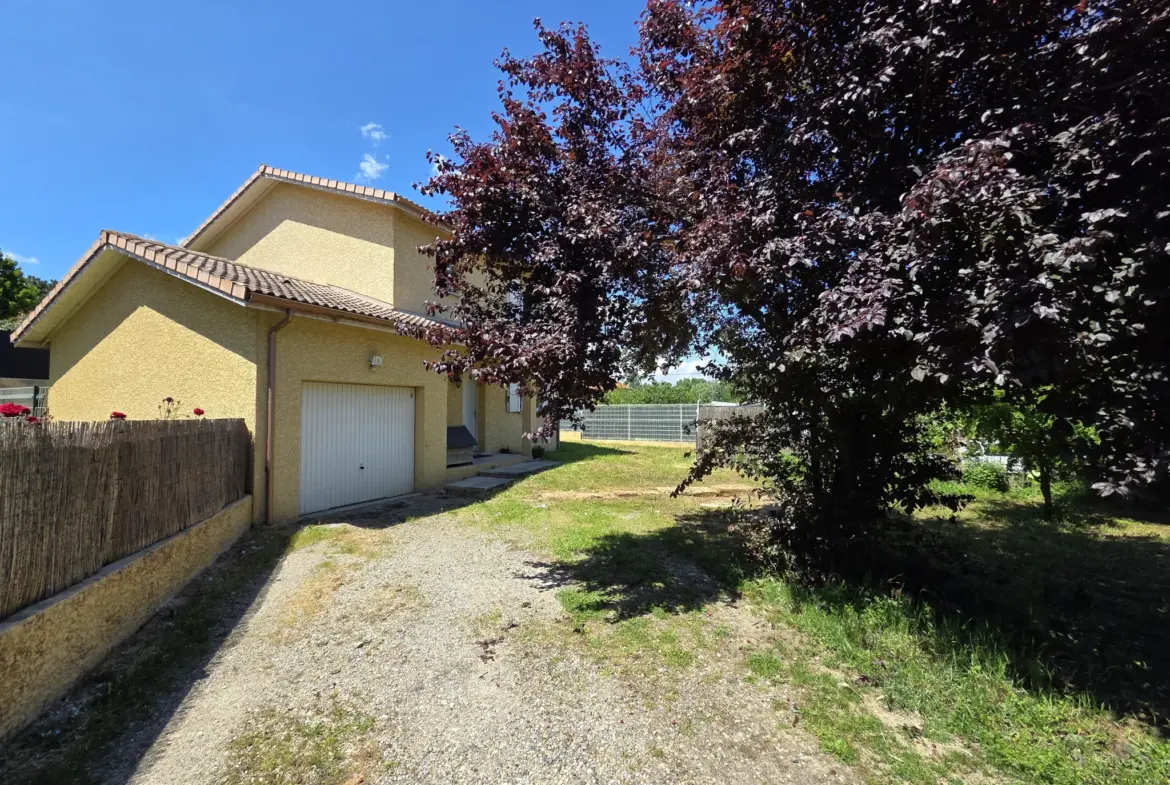 Maison 90 m² avec 3 chambres à Roussillon, garage et terrain clos 