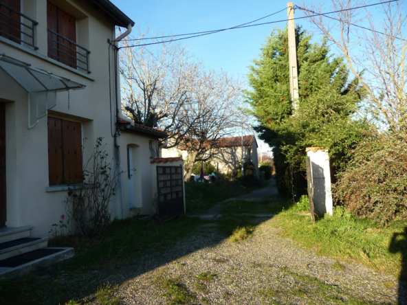 Maison avec Terrain de 6 Hectares à Montbrison - Charmante et Spacieuse