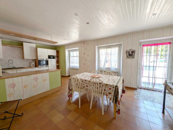 Maison de village spacieuse avec 3 chambres à Arbent - Entretien facile